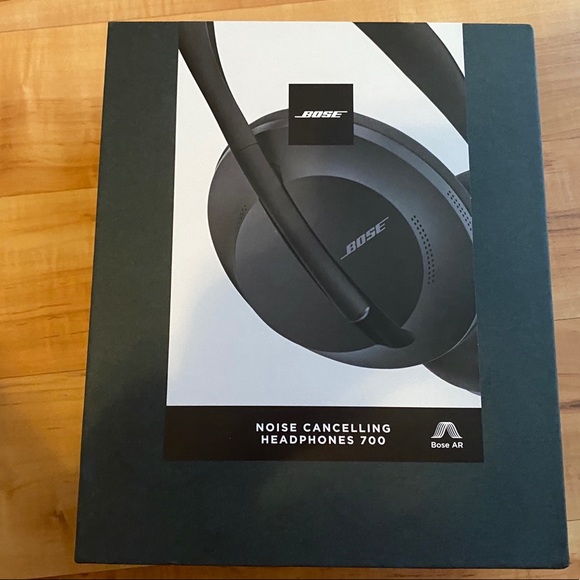 Bose Noise Cancelling Headphones 700 - Picture 2 of 4
